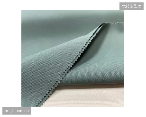 Burton滑雪服的面料选择依据，已将低温环境下的ASTME96测试结果纳入核心指标